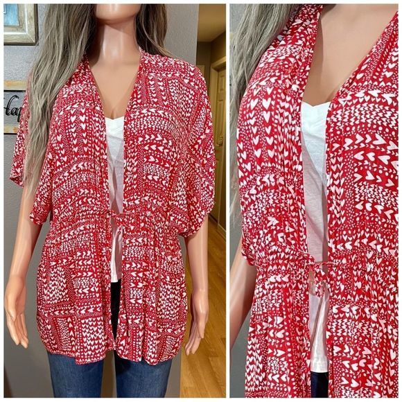 Victoria's Secret Tops - Victoria’s Secret red white heart pattern tie front kimono